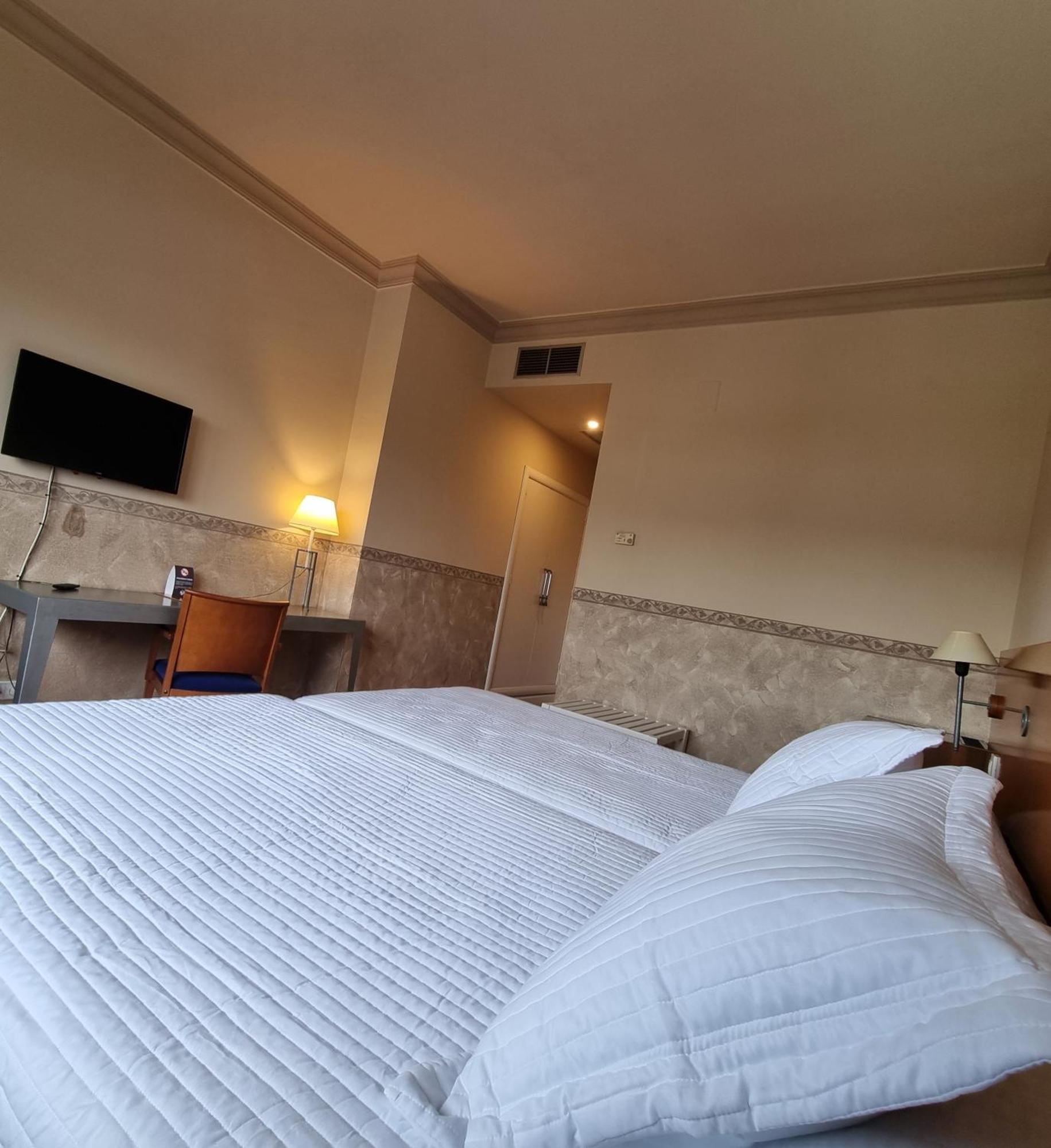 Hotel Azar Plasencia Ngoại thất bức ảnh