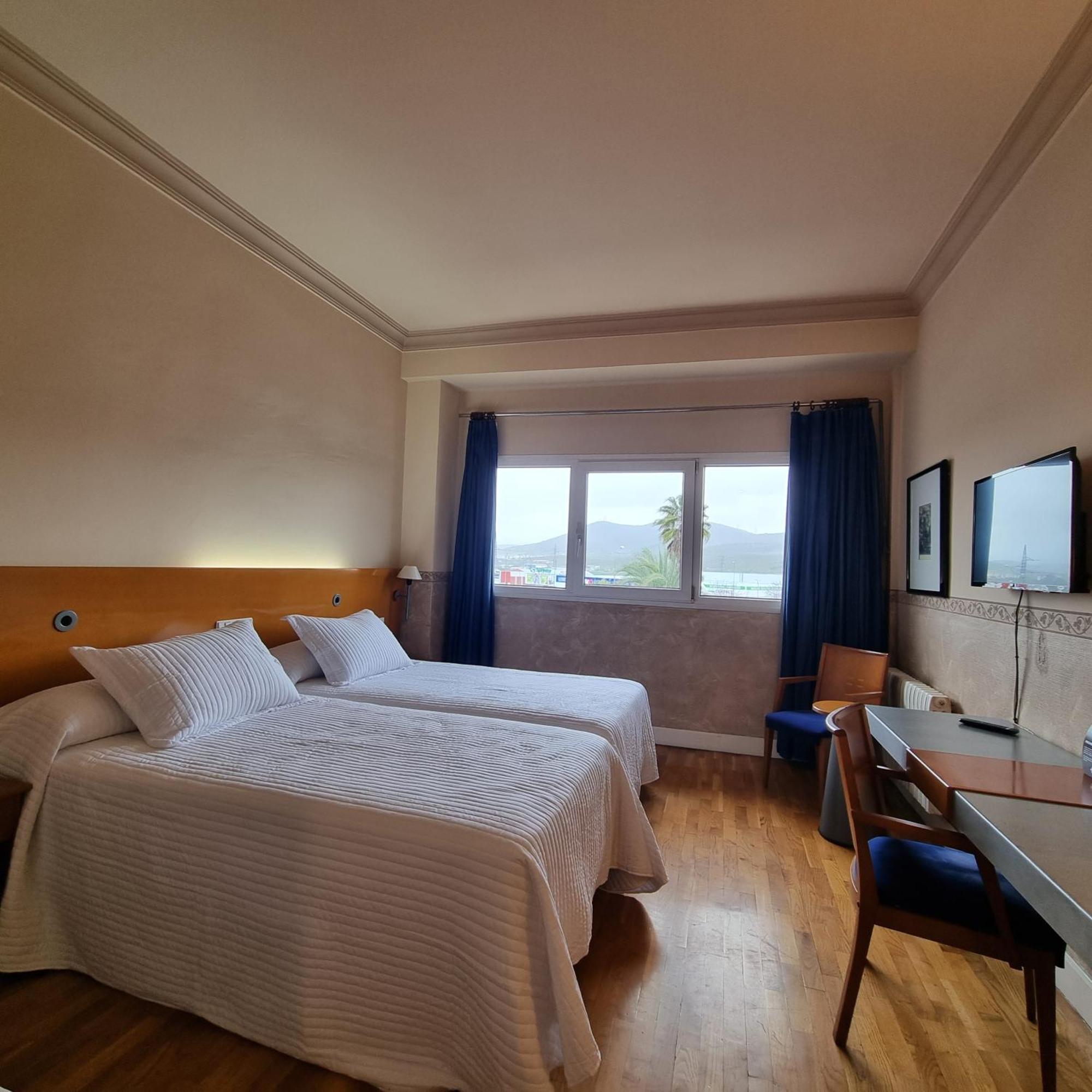 Hotel Azar Plasencia Ngoại thất bức ảnh