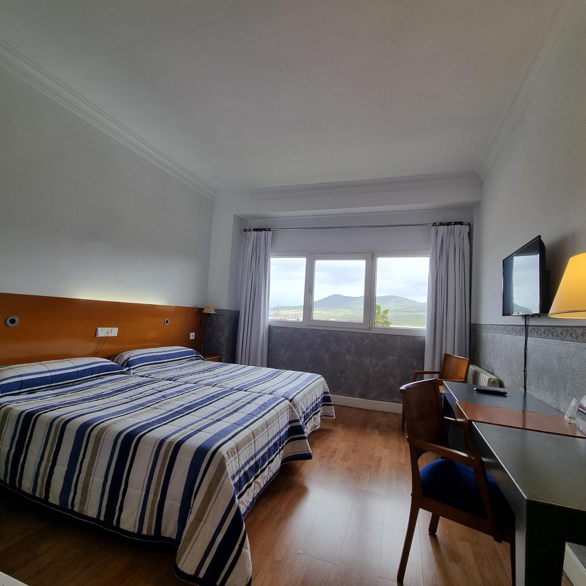 Hotel Azar Plasencia Ngoại thất bức ảnh