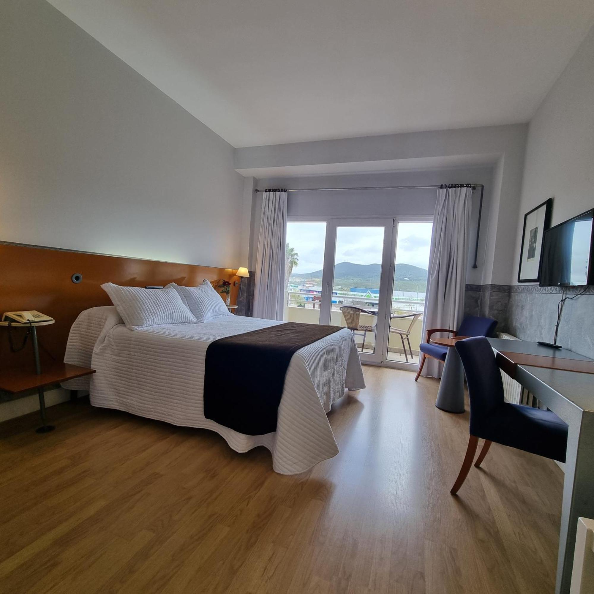 Hotel Azar Plasencia Ngoại thất bức ảnh