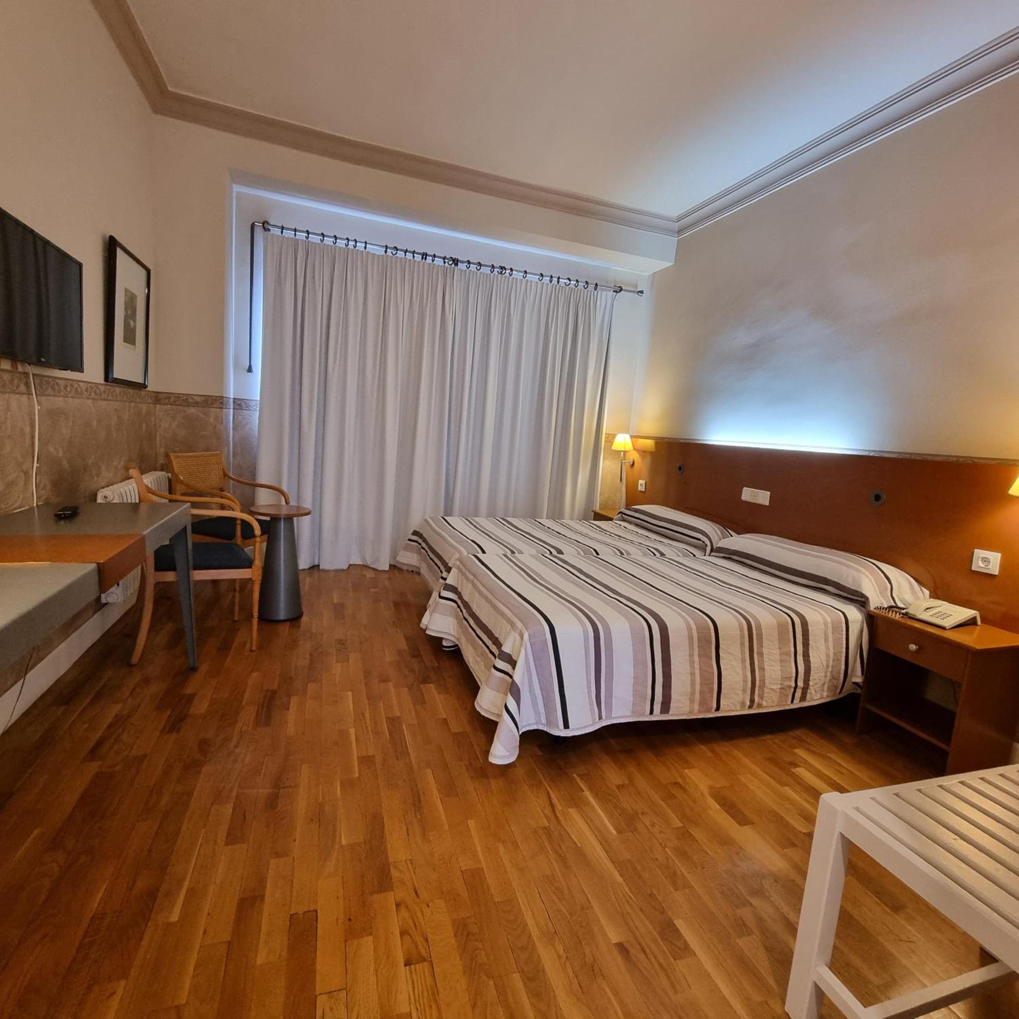 Hotel Azar Plasencia Ngoại thất bức ảnh