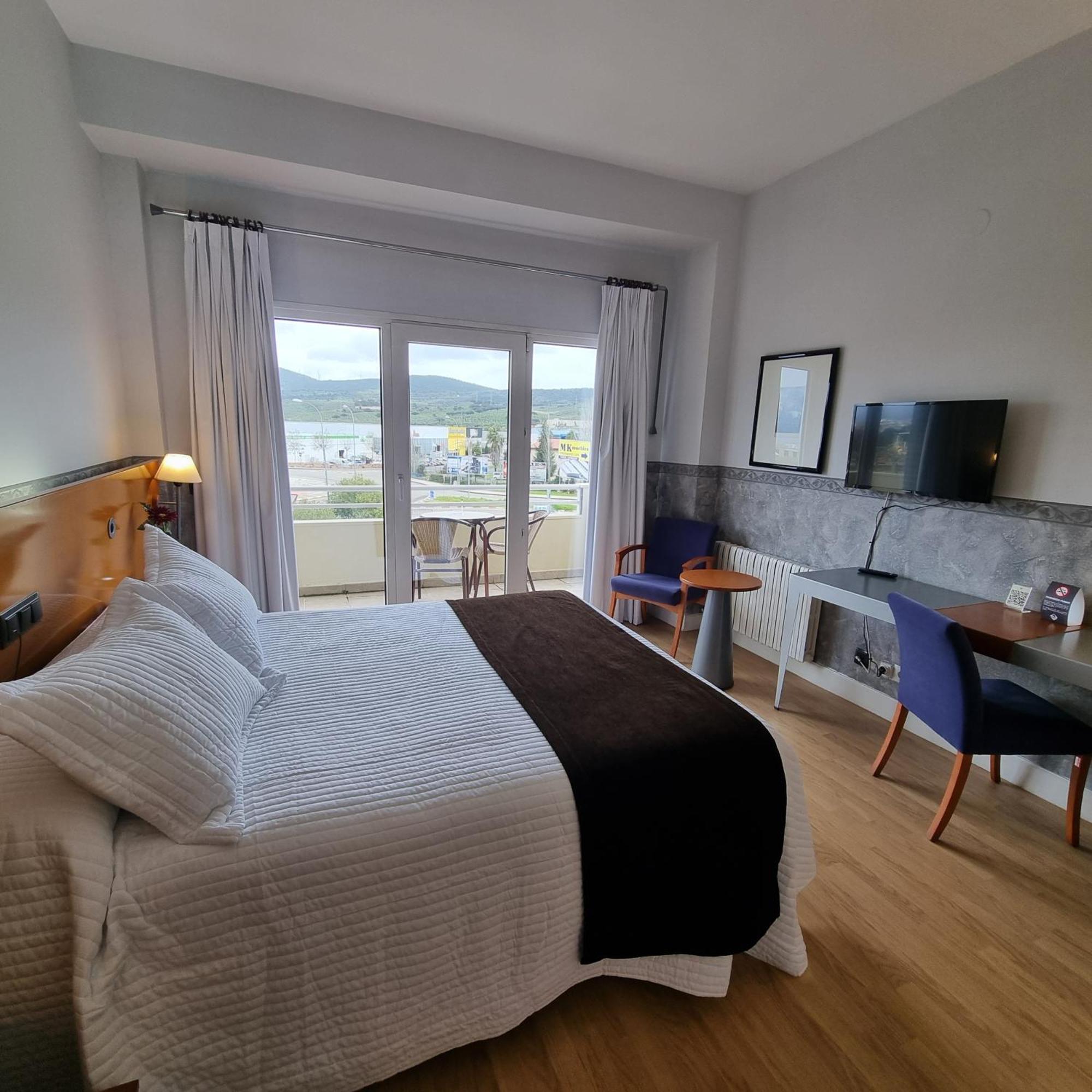Hotel Azar Plasencia Ngoại thất bức ảnh