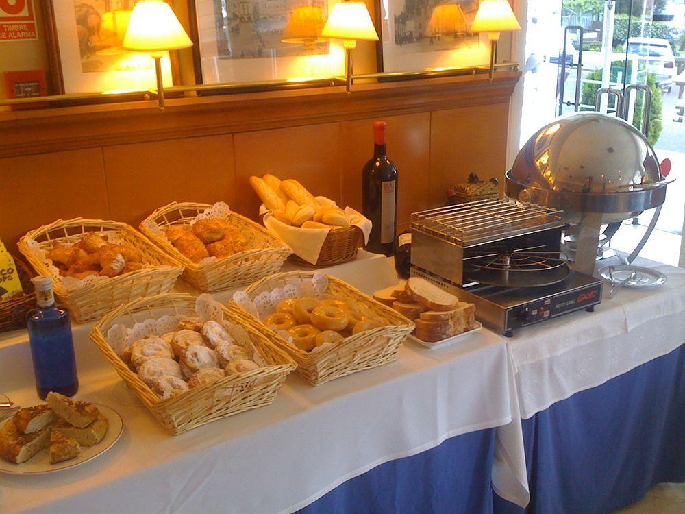 Hotel Azar Plasencia Ngoại thất bức ảnh