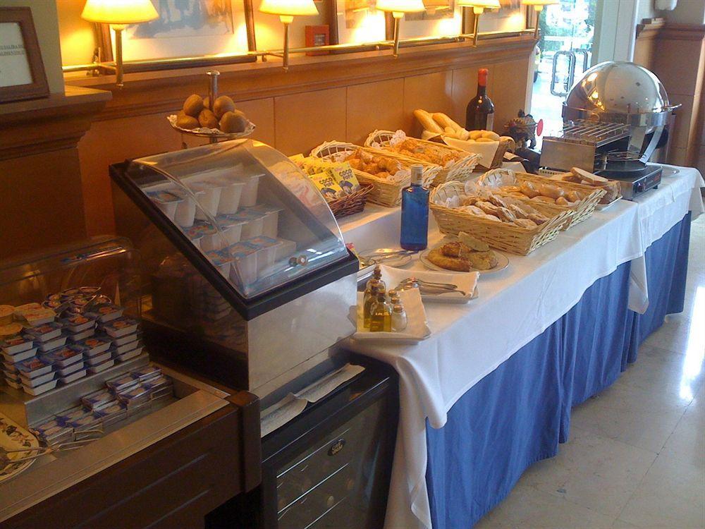 Hotel Azar Plasencia Ngoại thất bức ảnh