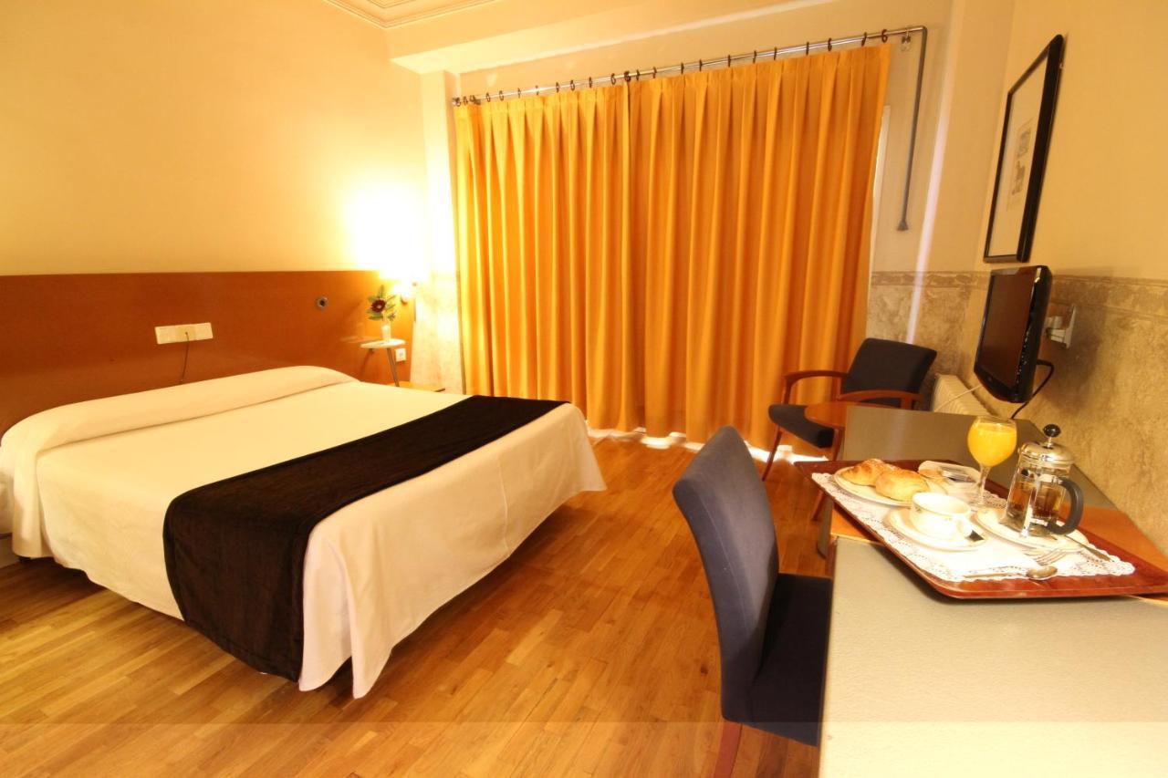 Hotel Azar Plasencia Ngoại thất bức ảnh