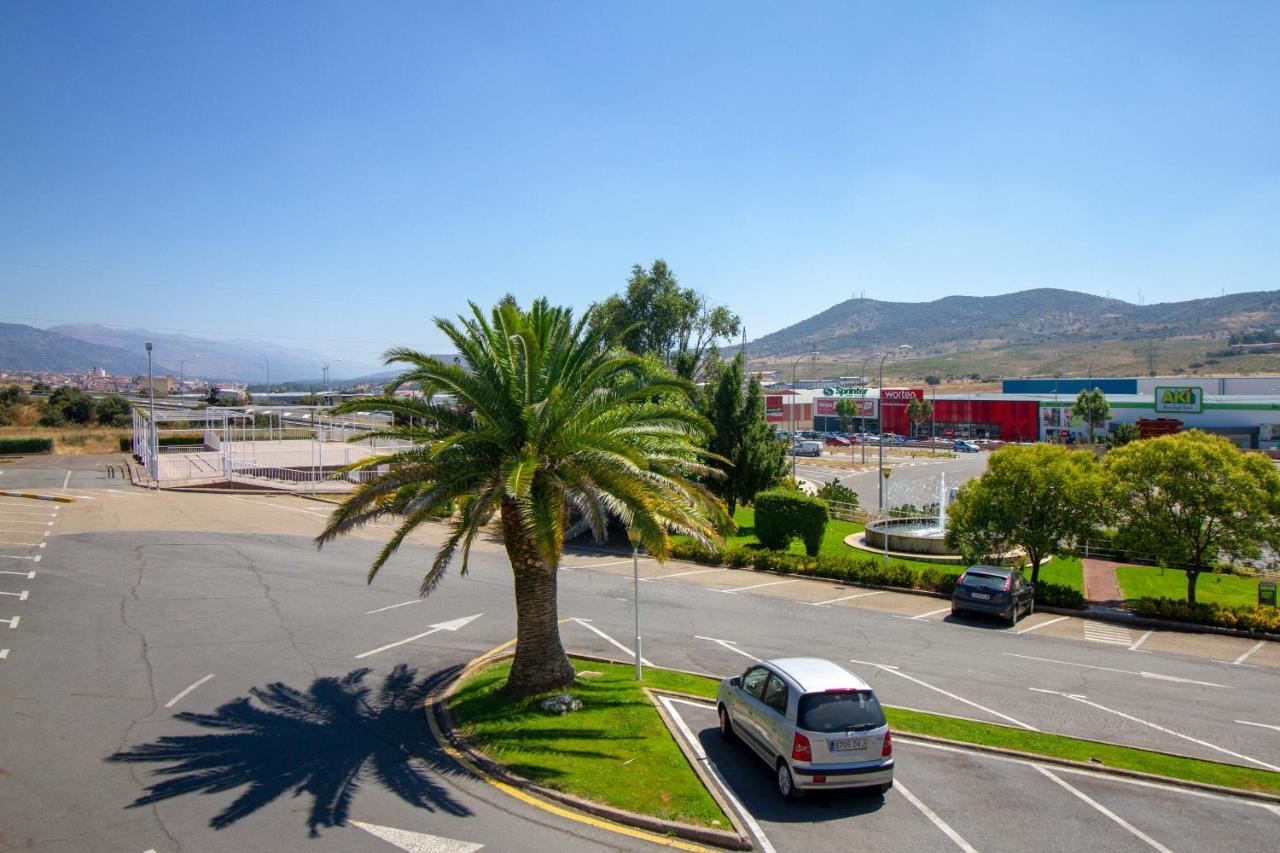 Hotel Azar Plasencia Ngoại thất bức ảnh